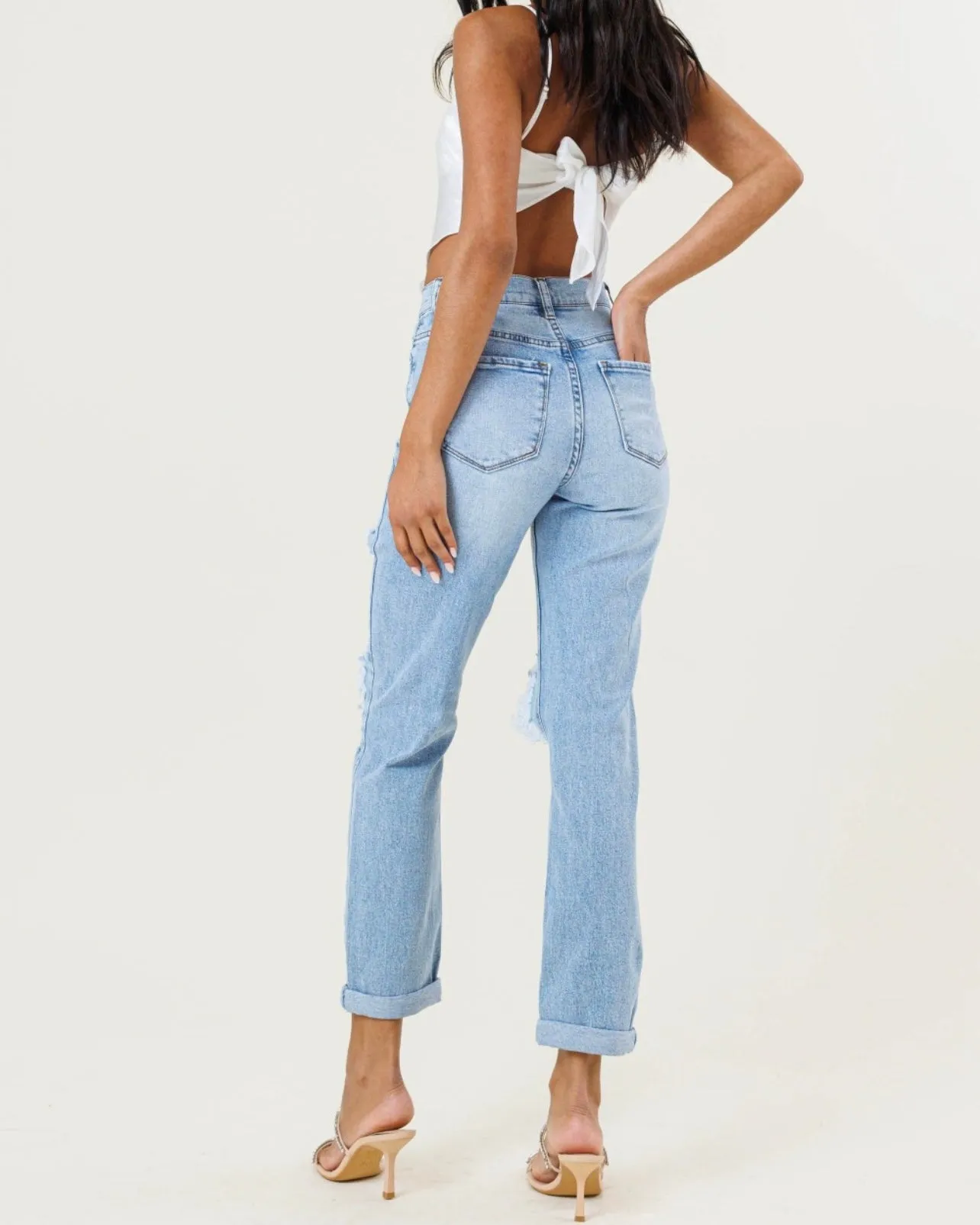 Calvin High Rise Mom Jeans (Light Wash)