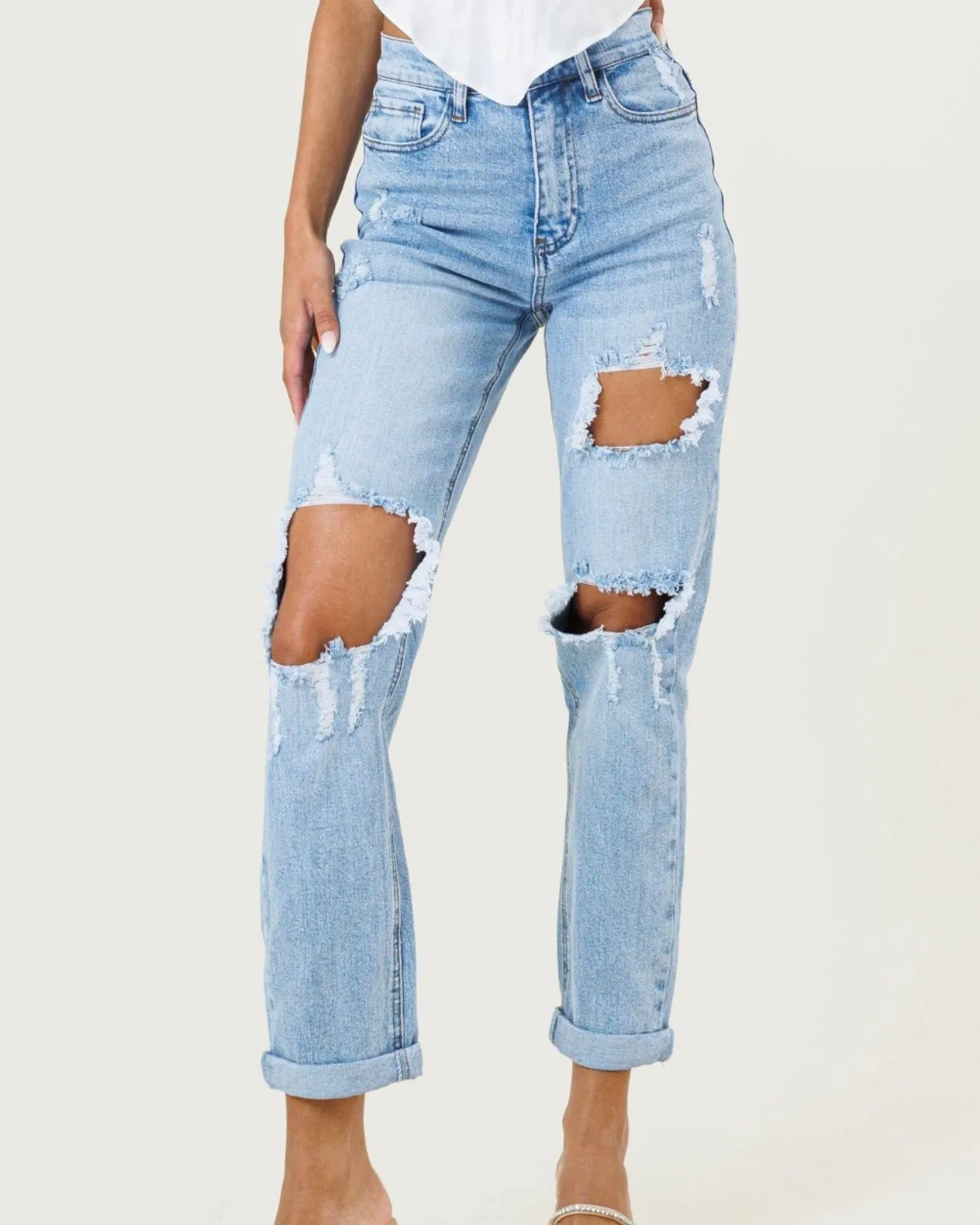 Calvin High Rise Mom Jeans (Light Wash)