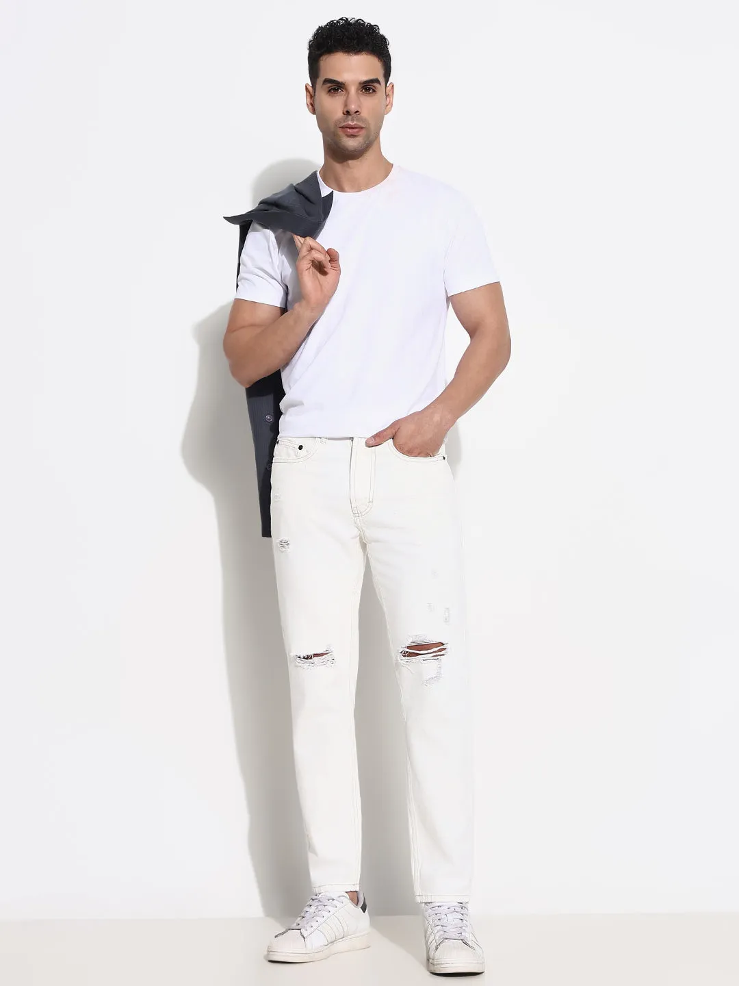 Men White Comfort Slim Fit Low-Rise Slash Knee Acid Wash Jeans