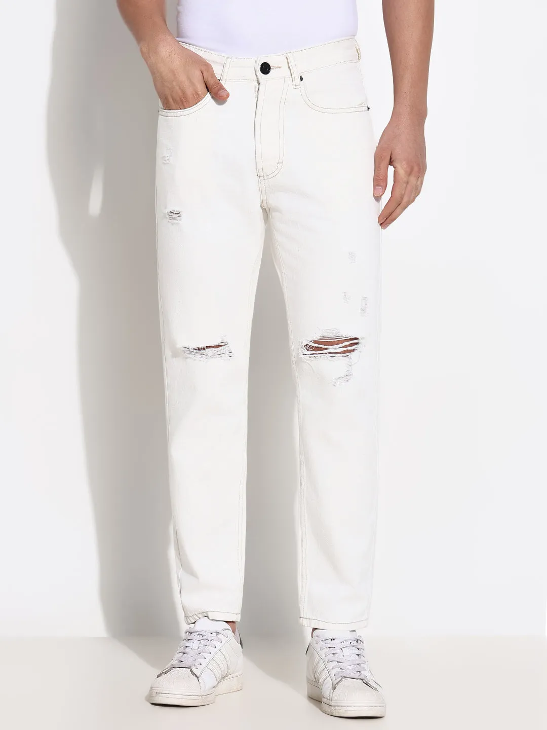 Men White Comfort Slim Fit Low-Rise Slash Knee Acid Wash Jeans